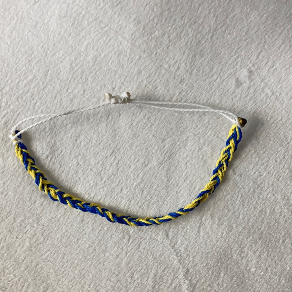 Adjustable braided bracelet 🦋⭐️🌻